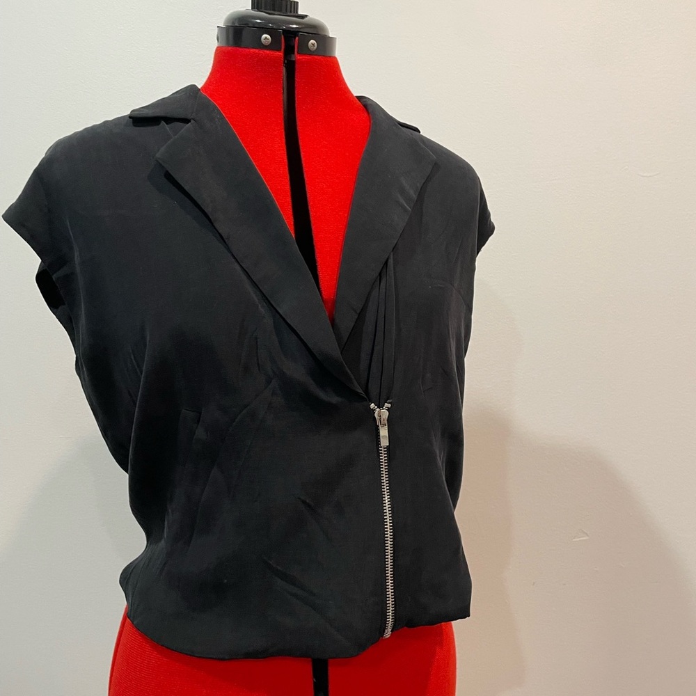 🌟 Black Zara Top with Front Zipper detail
